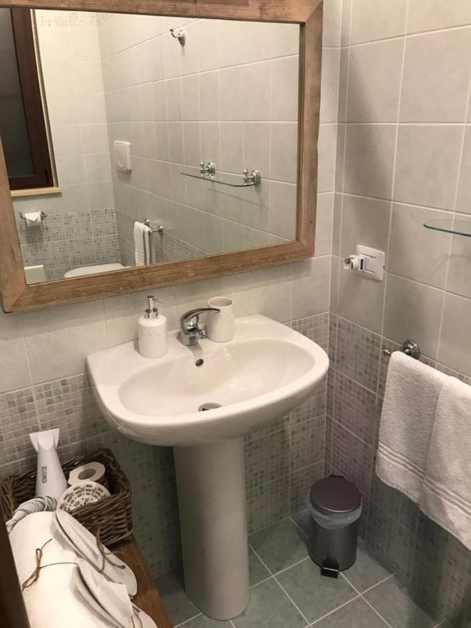 Dimora Le Ginestre Adults Only Bed and Breakfast Fasano Værelse billede
