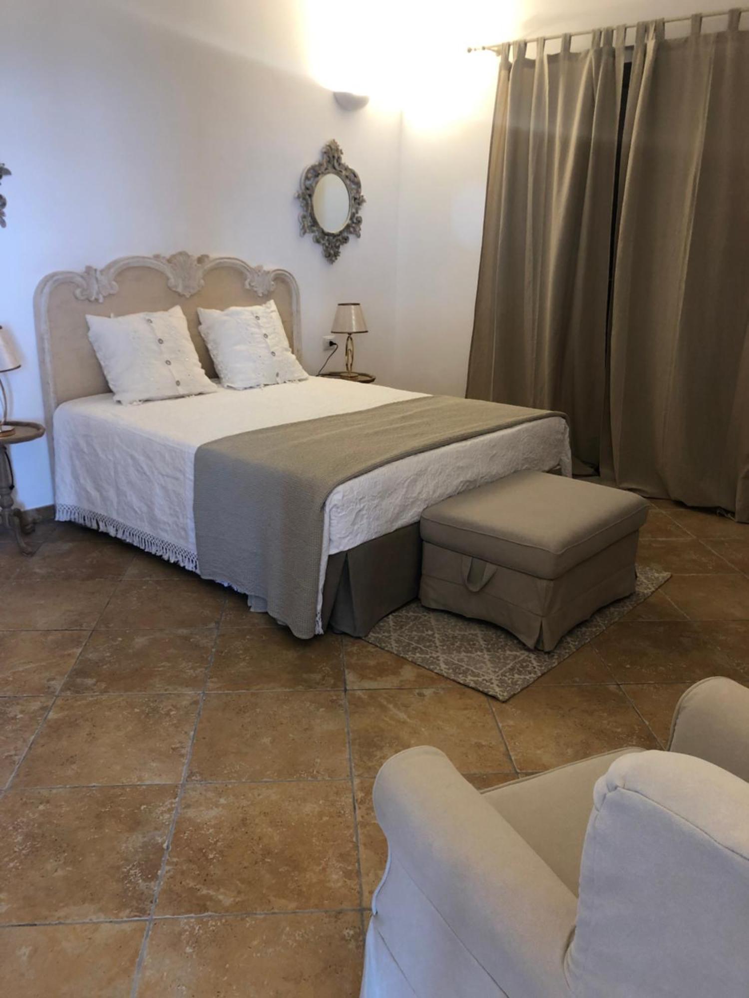 Dimora Le Ginestre Adults Only Bed and Breakfast Fasano Værelse billede